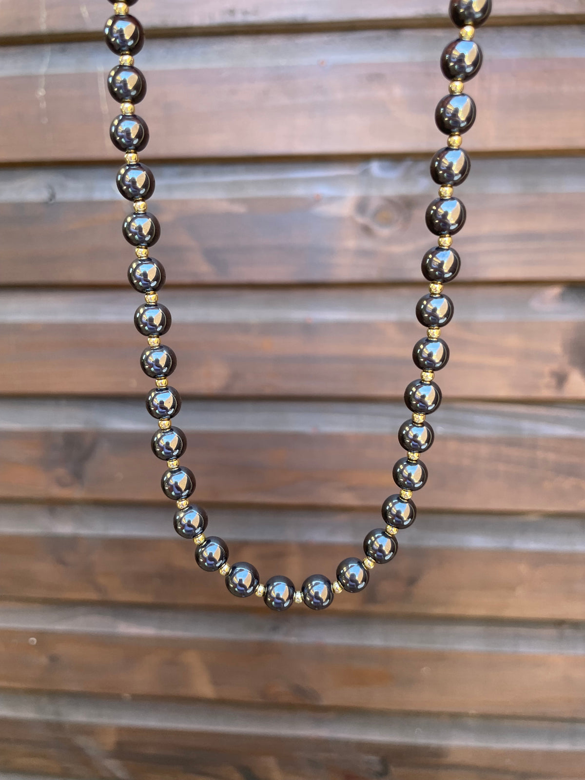 Collar hematite
